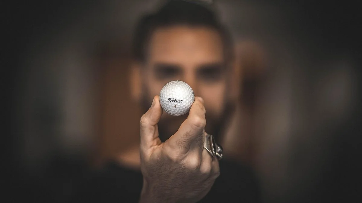 LIVGolf首席执行官回避未来赛事问题:战术执行与攻防转换观察